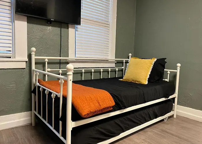Sleeps Up To 10 Large With 6 Beds Wifi * Pittsburgh