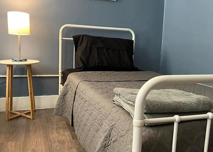 Sleeps Up To 10 Large With 6 Beds Wifi Holiday home Pittsburgh