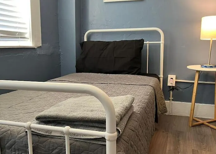 Sleeps Up To 10 Large With 6 Beds Wifi Pittsburgh